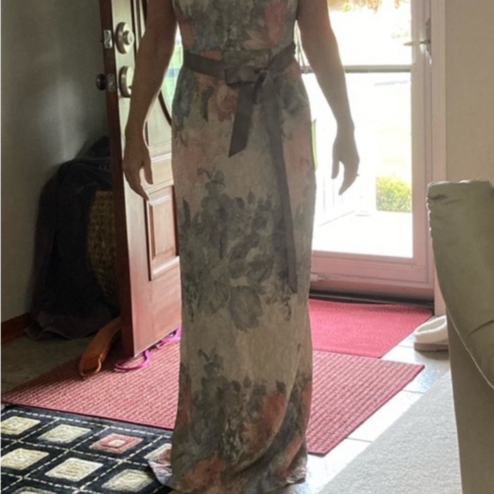 Dress - Picture 8 of 10